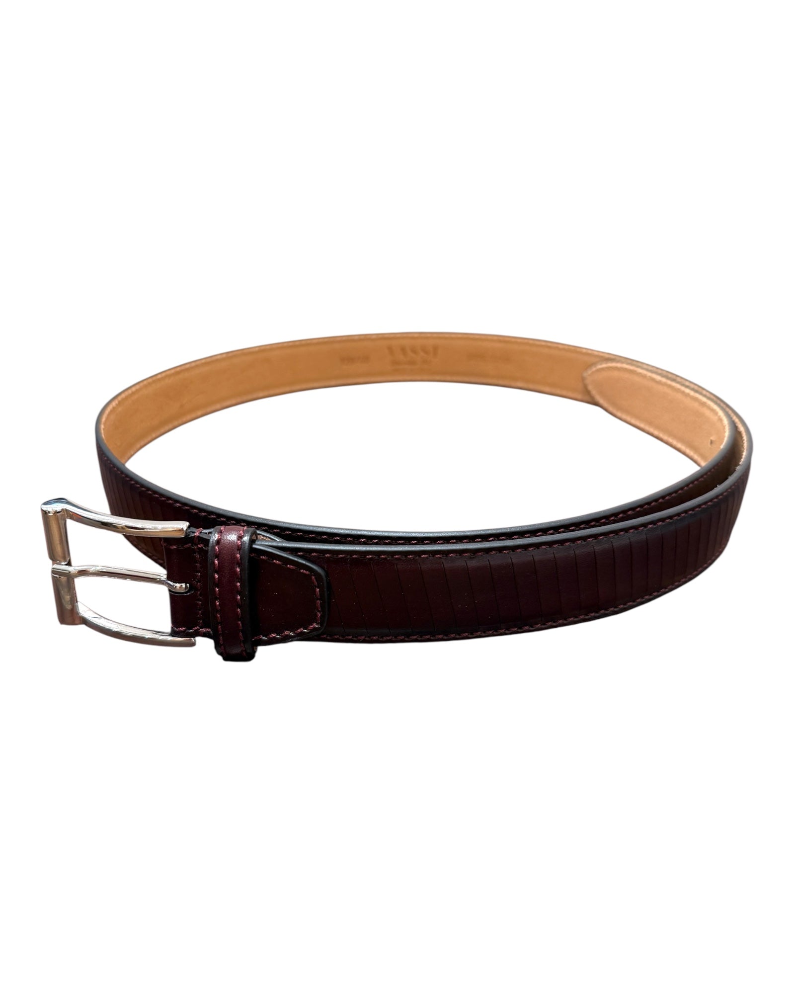 Artisanal hand-dyed leather belt with diagonal engraving, airbrushed shading - Burgundy